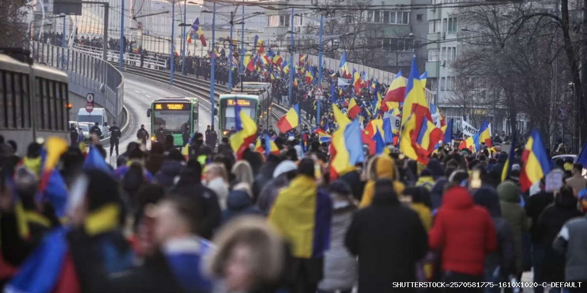Images libres de droits de Bucharest population - shutterstock_2570581775-1610x1020-c-default Démocratie et Etat de droit : une conjugaison par la Cour constitutionnelle de Roumanie ?